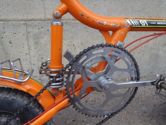 Here is a combination you don't see every day: a cottered crank and rear suspension! It's interestig how this suspension system isn't wildly different than modern mountain bike suspension.